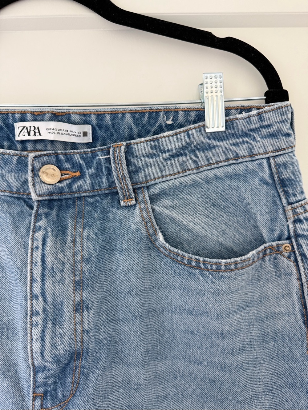 Zara Women High Wasted- Full Length straight jeans - Picture 2 of 5